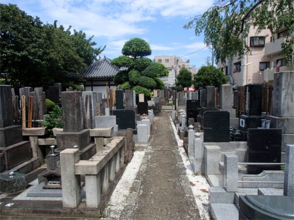 感通寺の墓地