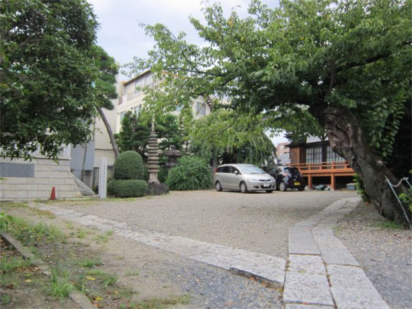 宣要寺の駐車場