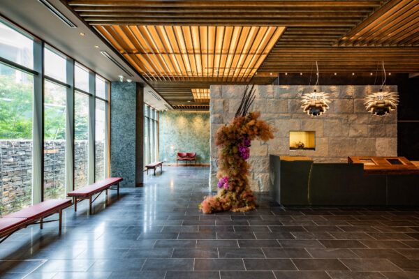 了聞　エントランス