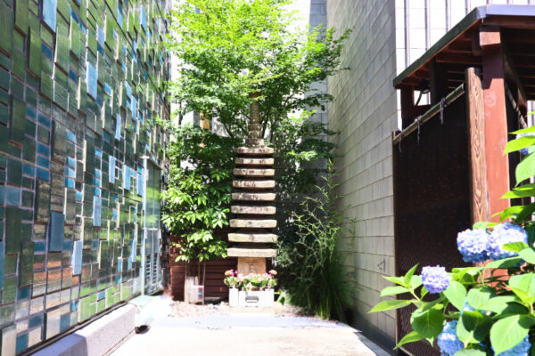 了聞　ペット供養塔